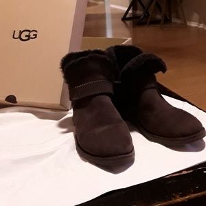 UGG MCKAY CHOCOLATE  size 9.5